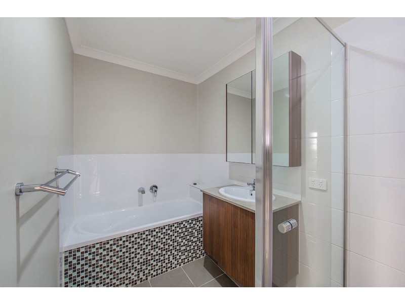 42 Denham Crescent, North Lakes QLD 4509