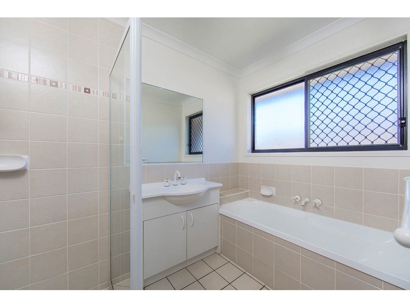 17 Cambridge Street, Rothwell QLD 4022