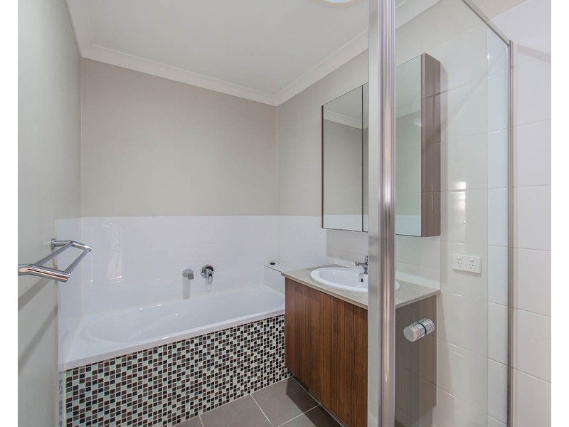 42 Denham Crescent, North Lakes QLD 4509