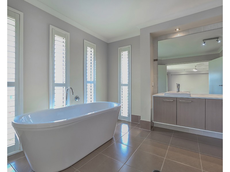 7 Pipit Close, Mango Hill QLD 4509