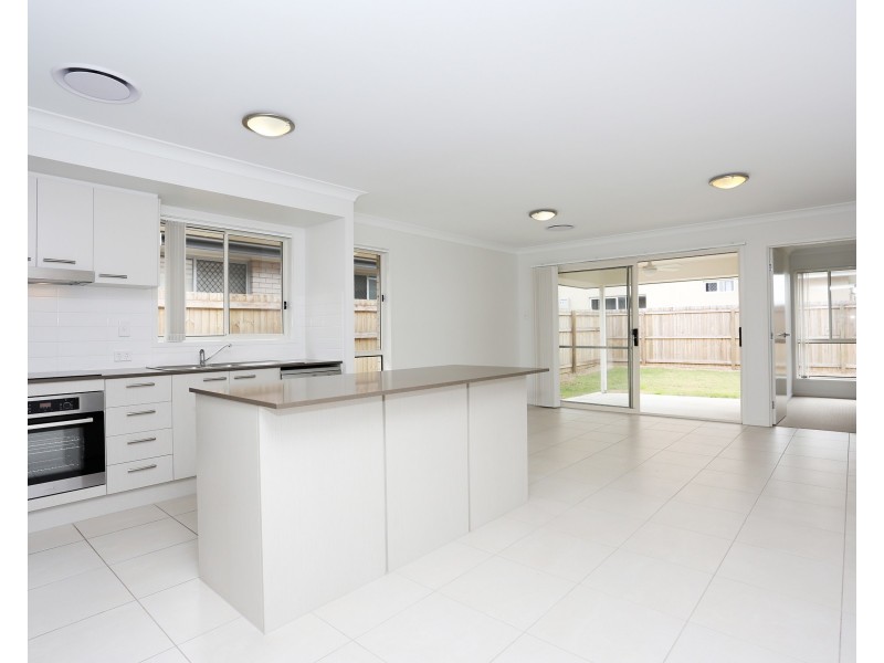 74 Mapleton Drive, North Lakes QLD 4509