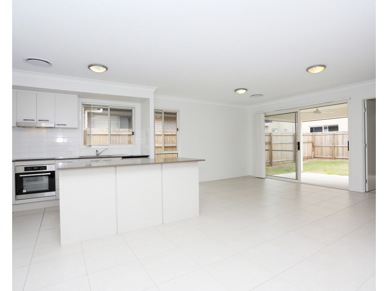 74 Mapleton Drive, North Lakes QLD 4509