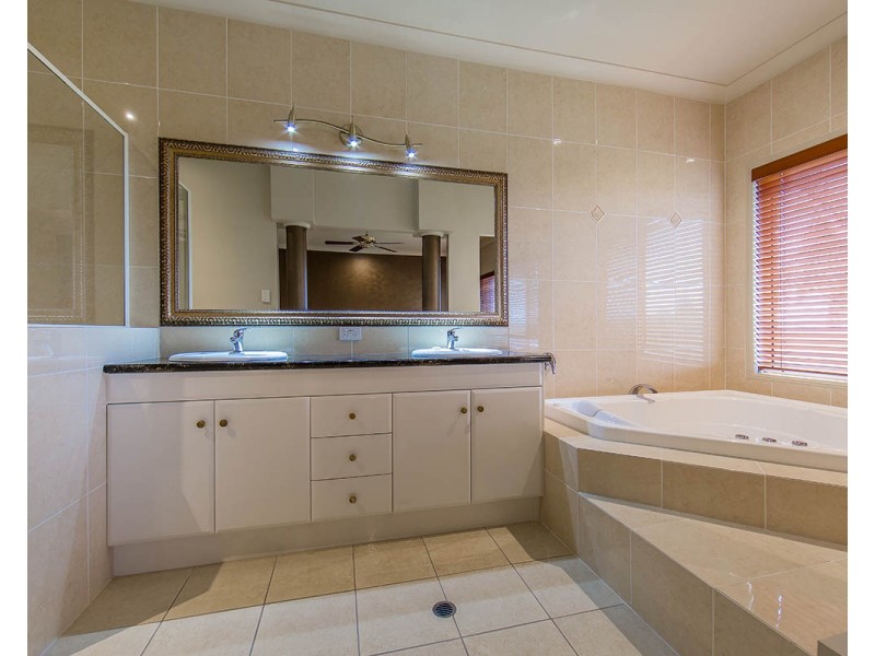 8 Edgewater Court, Murrumba Downs QLD 4503