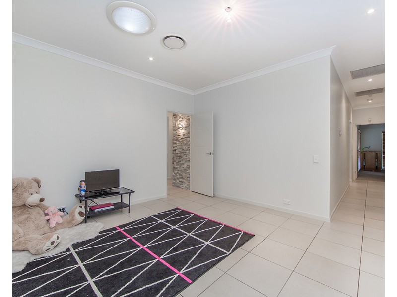 24 Elkington Circuit, North Lakes QLD 4509