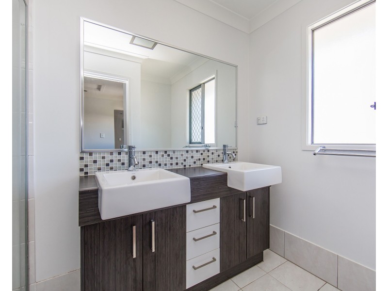 4 Crenshaw Street, North Lakes QLD 4509