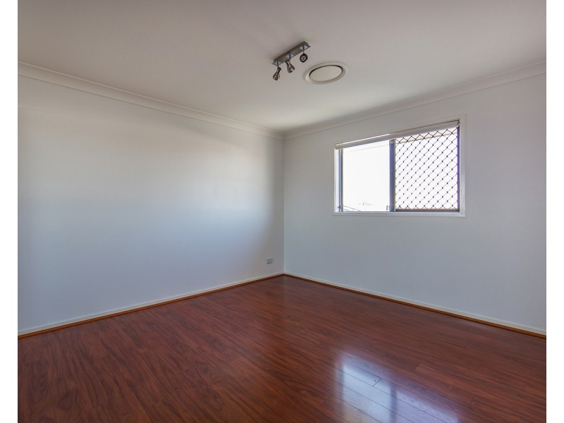 4 Crenshaw Street, North Lakes QLD 4509