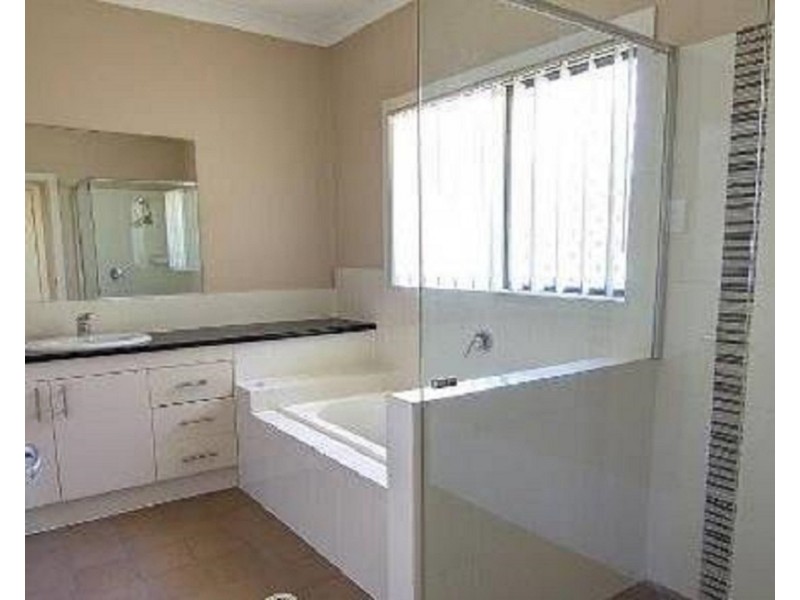 25 Kowari Crescent, North Lakes QLD 4509