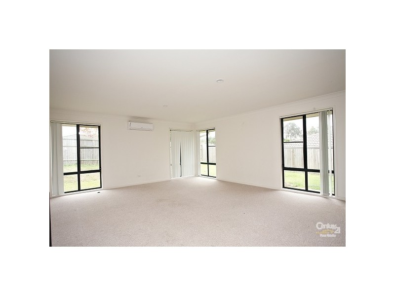 19 Mikaela Court, Kallangur QLD 4503