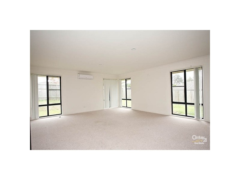 19 Mikaela Court, Kallangur QLD 4503