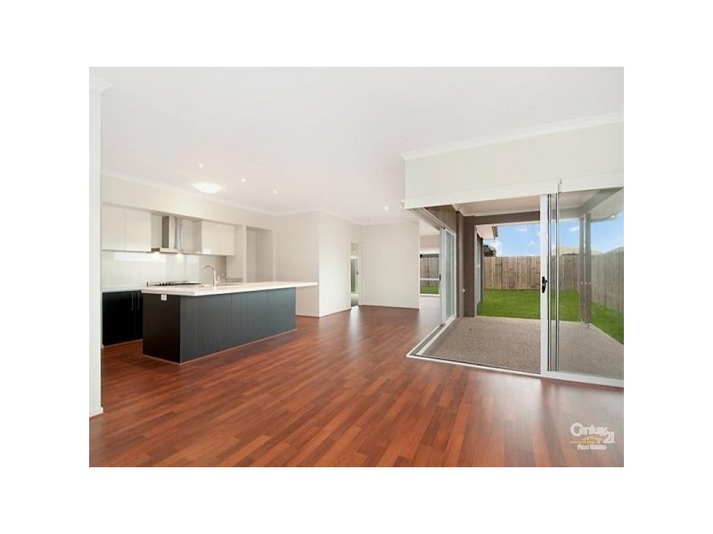 33 Riviera Crescent, North Lakes QLD 4509