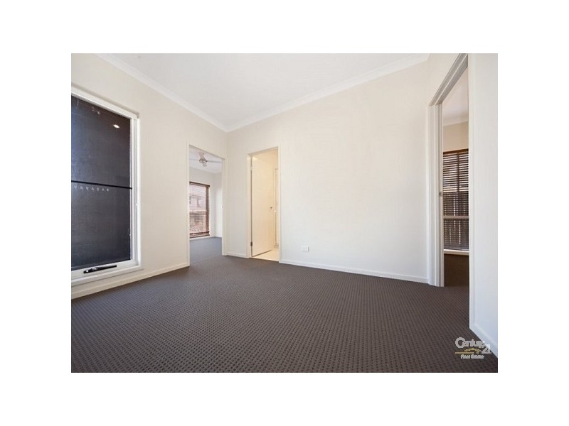 33 Riviera Crescent, North Lakes QLD 4509