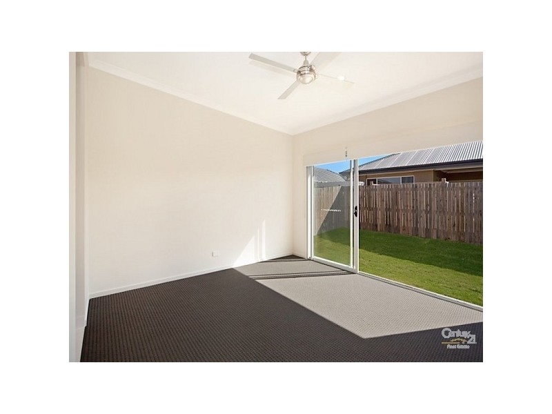 33 Riviera Crescent, North Lakes QLD 4509