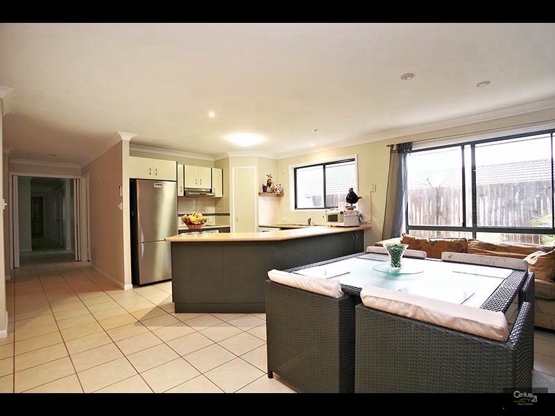 11 Dotterel Crescent, North Lakes QLD 4509