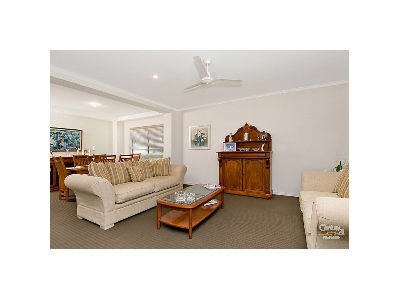 8 Bonaire Court, Parrearra QLD 4575