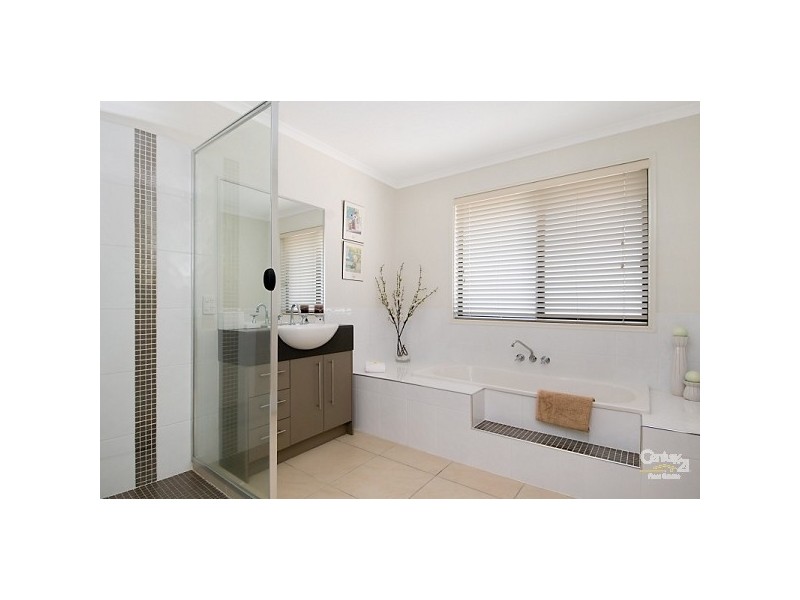 8 Bonaire Court, Parrearra QLD 4575