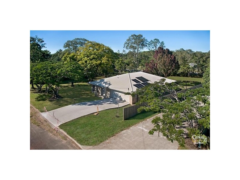 8 Beerwah Street, Landsborough QLD 4550