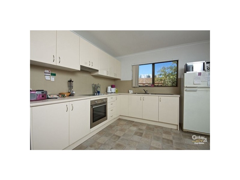 4/32 Goonawarra Drive, Mooloolaba QLD 4557