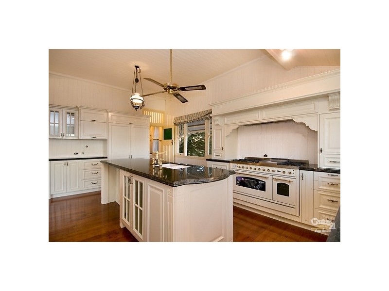 27 Harch Road, Maleny QLD 4552