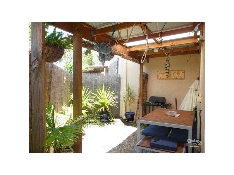 2/57 Neerim Drive, Mooloolaba QLD 4557