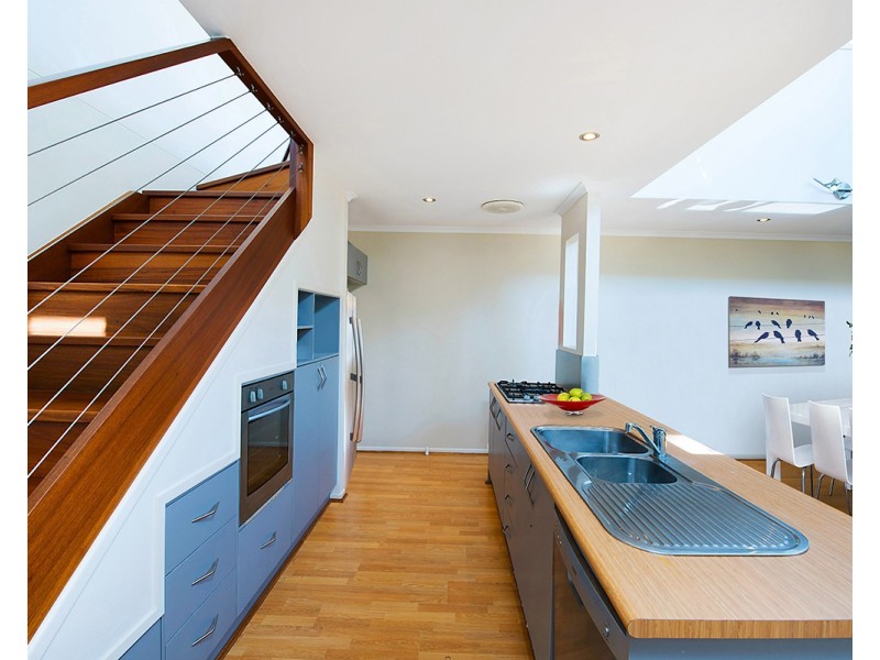 12 Fitzroy Court, Kawana Island QLD 4575