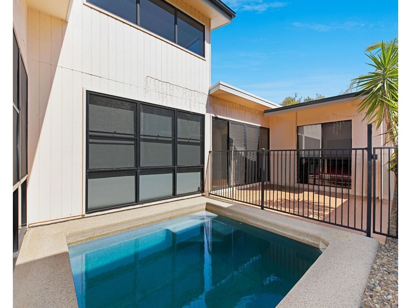 12 Fitzroy Court, Kawana Island QLD 4575