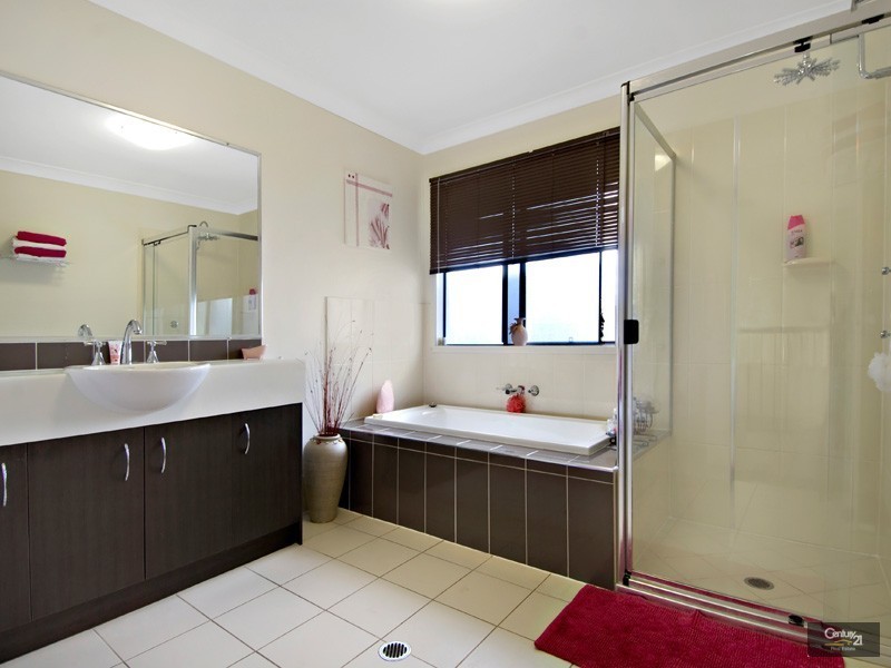 16  Cedarfield Crescent, Sippy Downs QLD 4556