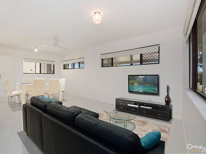 1/1 Kennedy Parade, Golden Beach QLD 4551