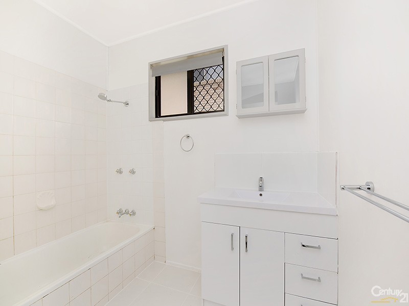 1/1 Kennedy Parade, Golden Beach QLD 4551