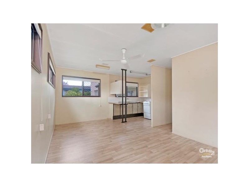 2/1 Kennedy Parade, Golden Beach QLD 4551