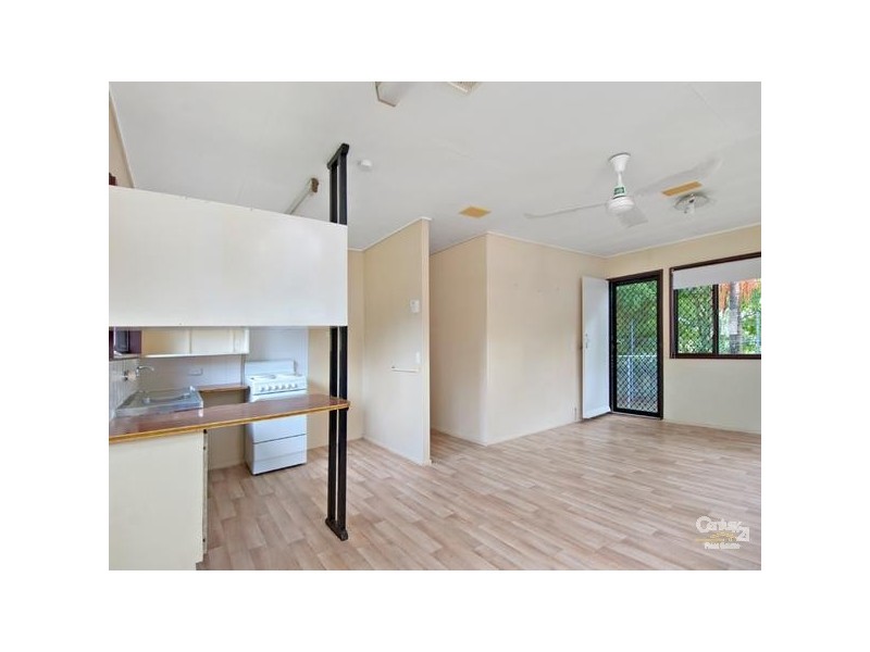 2/1 Kennedy Parade, Golden Beach QLD 4551