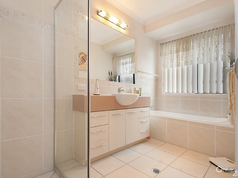 32 Sailfish Drive, Mountain Creek QLD 4557