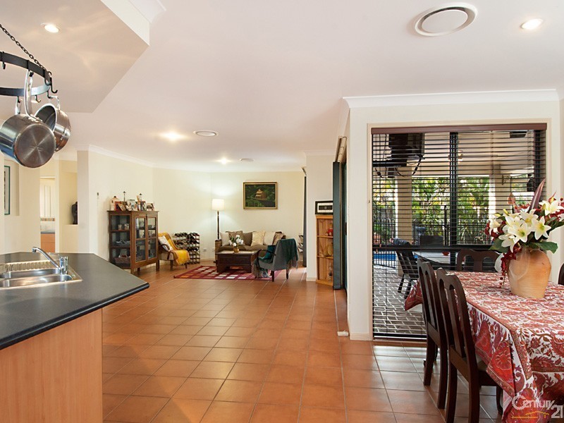 6 Quillback Court, Mountain Creek QLD 4557