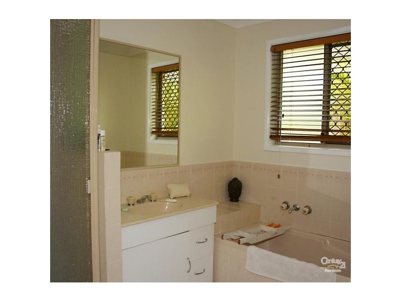 246 Karawatha Drive, Mountain Creek QLD 4557