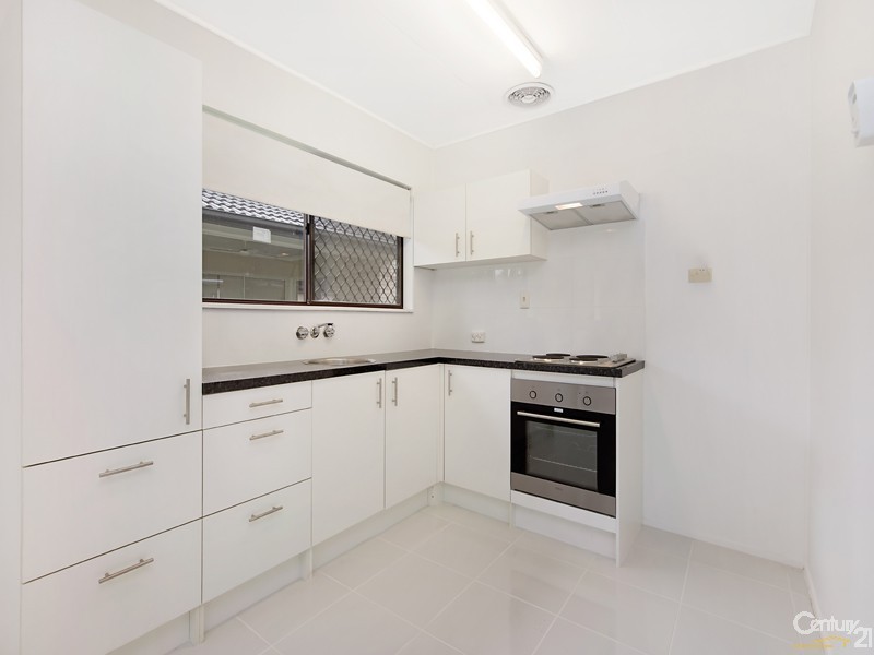 2/1 Kennedy Parade, Golden Beach QLD 4551