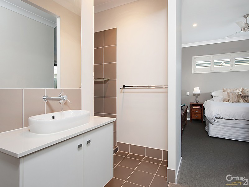 11 Riflebird Place, Mountain Creek QLD 4557