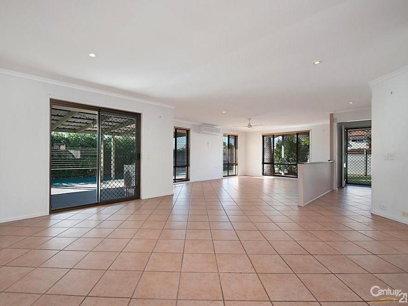 2 Moomba Street, Pacific Paradise QLD 4564