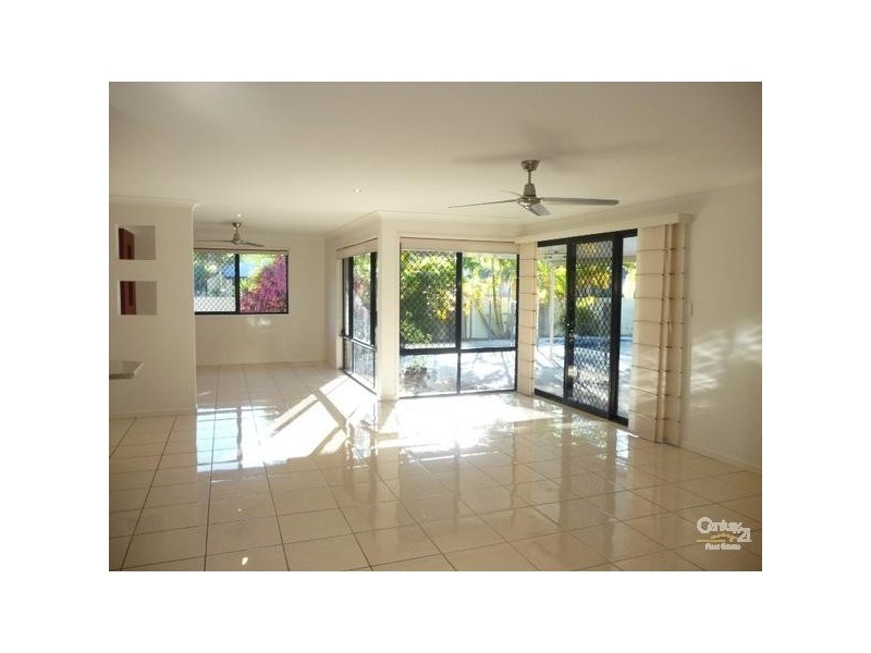 2 Pompano Court, Mountain Creek QLD 4557