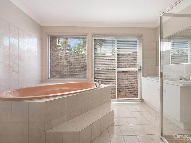 8 Kona Court, Mountain Creek QLD 4557