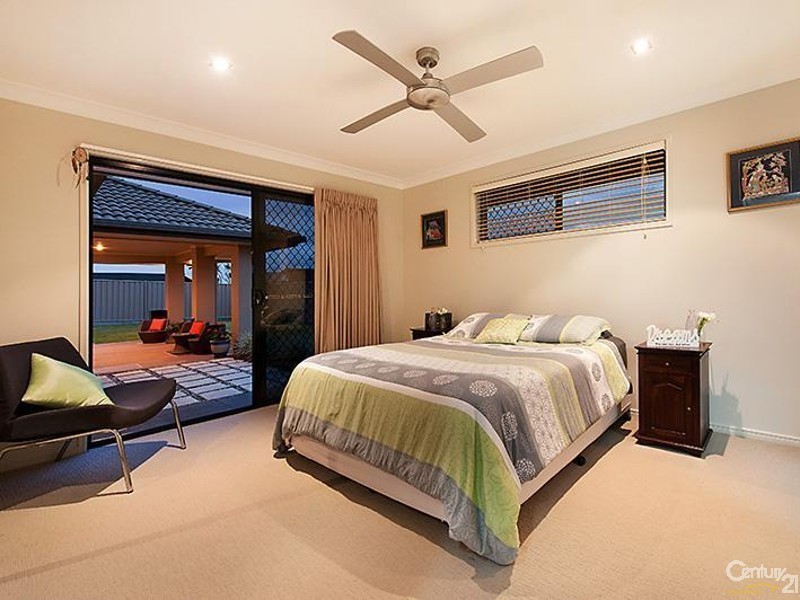 11 Tolman Street, Sippy Downs QLD 4556