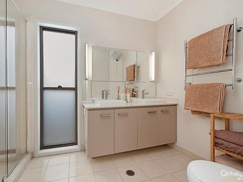 1  Buoy Court, Birtinya QLD 4575