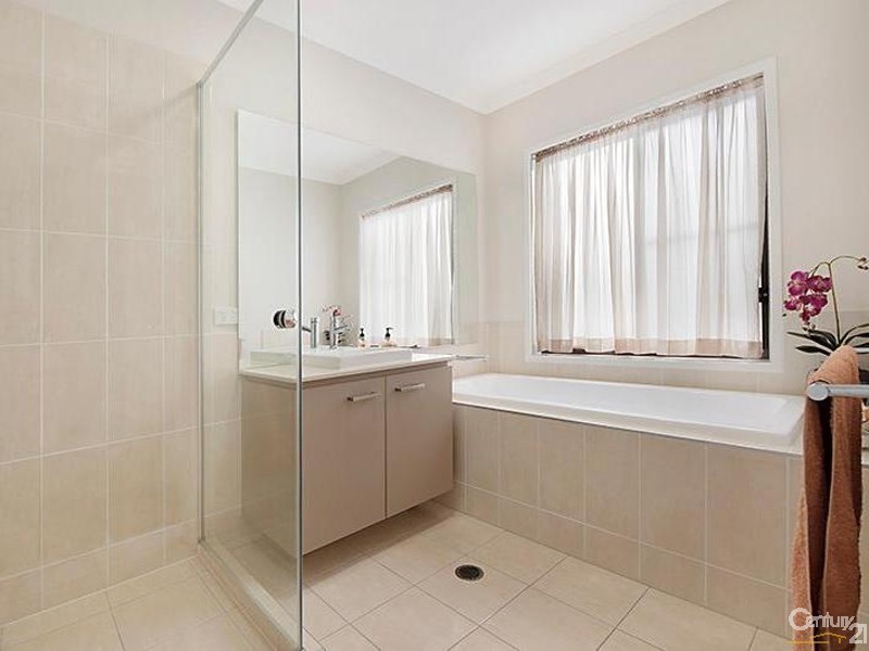 1  Buoy Court, Birtinya QLD 4575