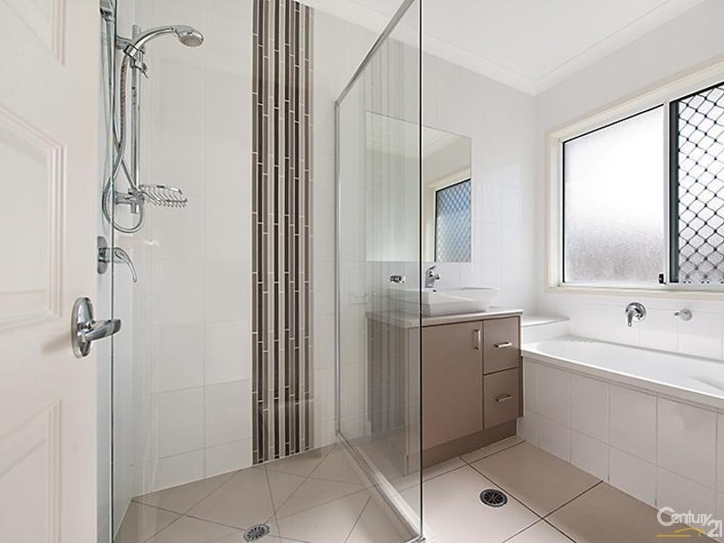 9 Silvereye Street, Sippy Downs QLD 4556