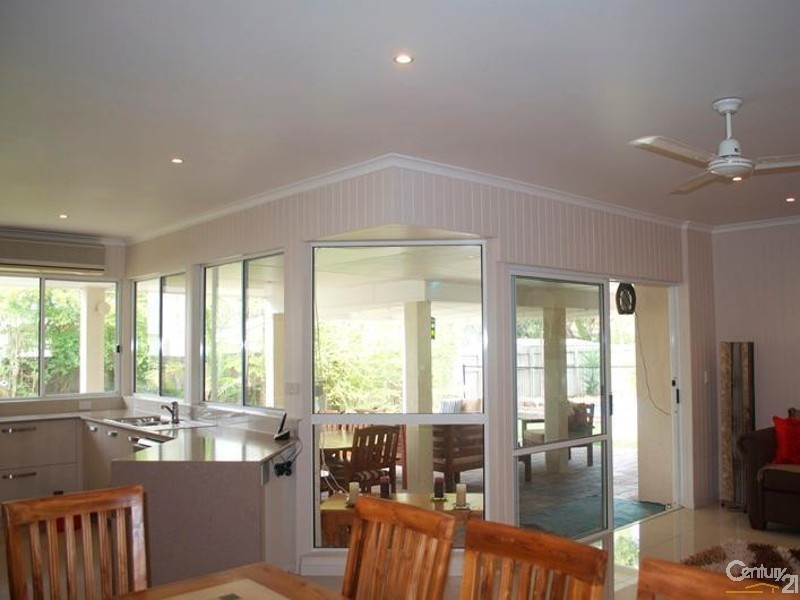 4 Kona Court, Mountain Creek QLD 4557