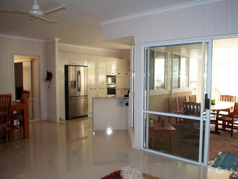 4 Kona Court, Mountain Creek QLD 4557