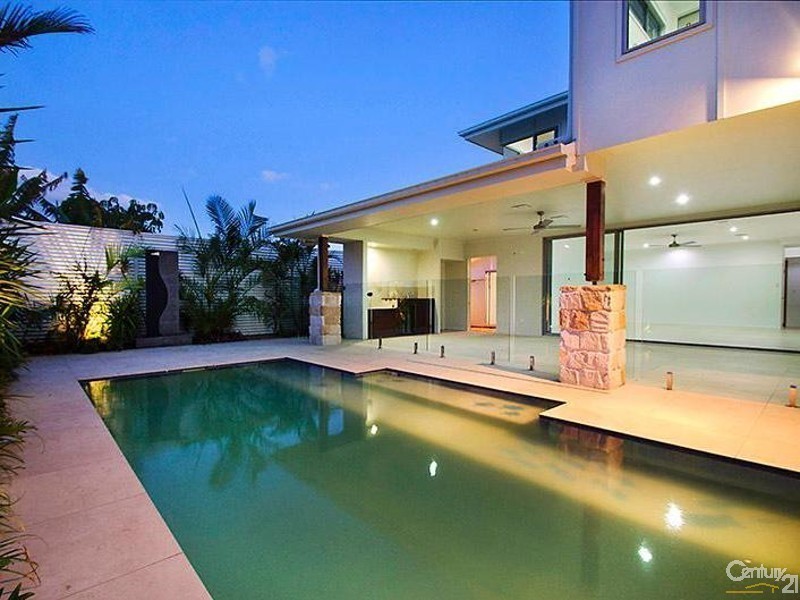 8 Lapoinya Crescent, Warana QLD 4575