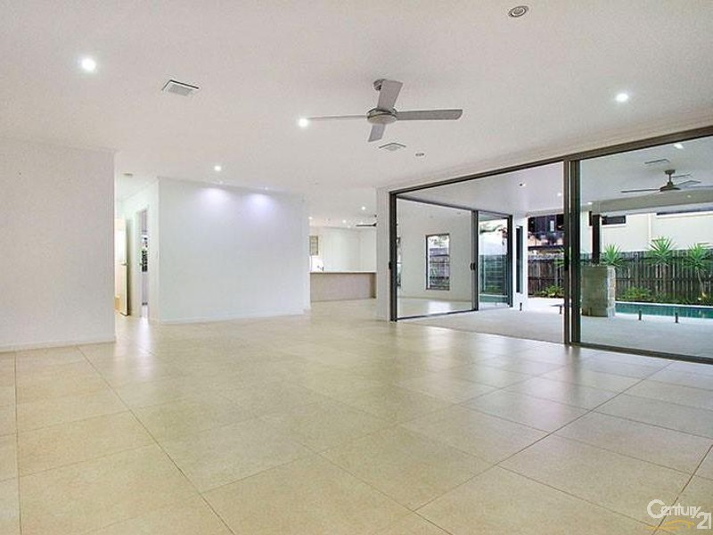 8 Lapoinya Crescent, Warana QLD 4575