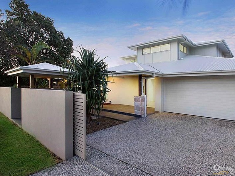 8 Lapoinya Crescent, Warana QLD 4575