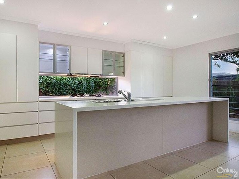 8 Lapoinya Crescent, Warana QLD 4575