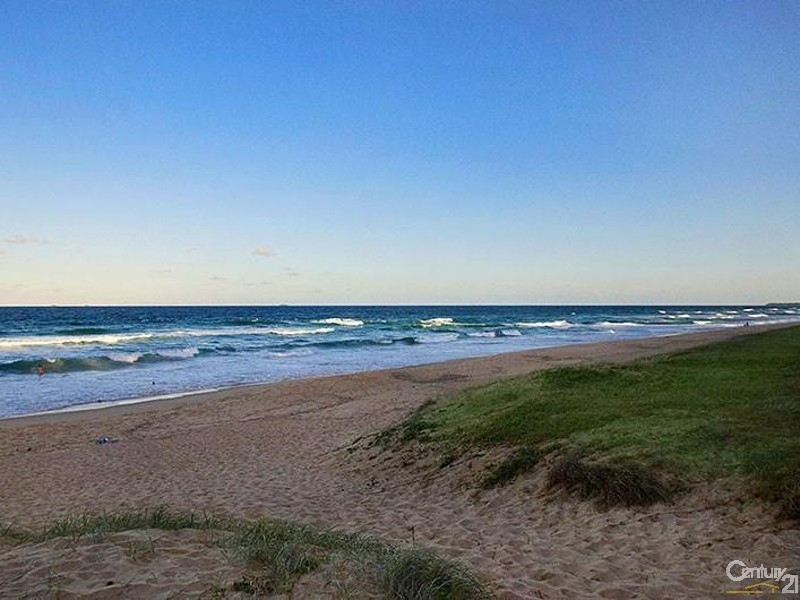 8 Lapoinya Crescent, Warana QLD 4575