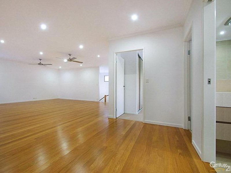 8 Lapoinya Crescent, Warana QLD 4575